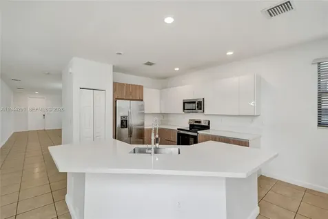3504 W 94th Street Hialeah FL 33018