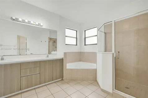 3504 W 94th Street Hialeah FL 33018