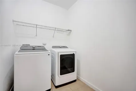 3504 W 94th Street Hialeah FL 33018