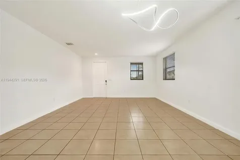 3504 W 94th Street Hialeah FL 33018