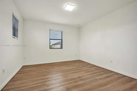 3504 W 94th Street Hialeah FL 33018