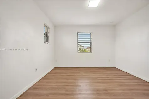 3504 W 94th Street Hialeah FL 33018