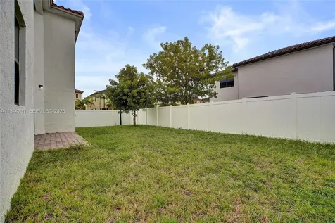 3504 W 94th Street Hialeah FL 33018