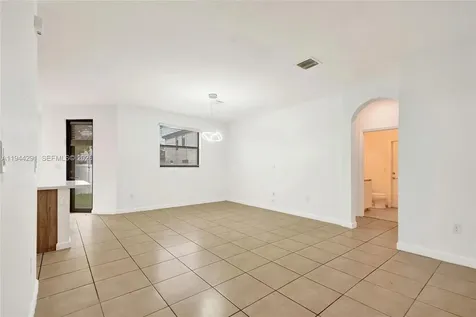 3504 W 94th Street Hialeah FL 33018