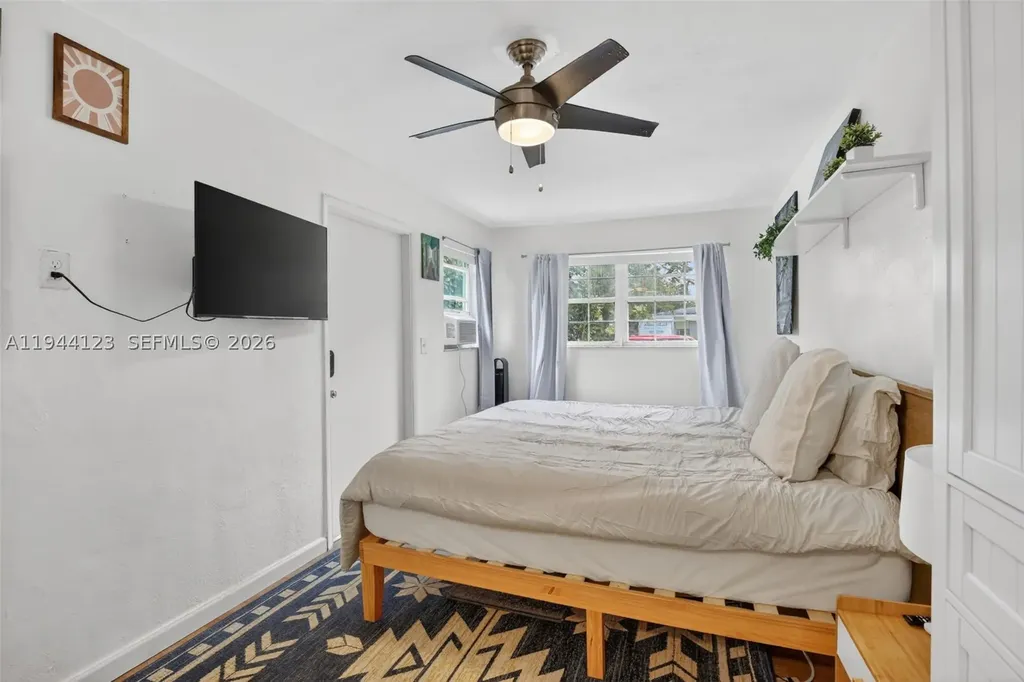 6238 Hayes Street Hollywood FL 33024