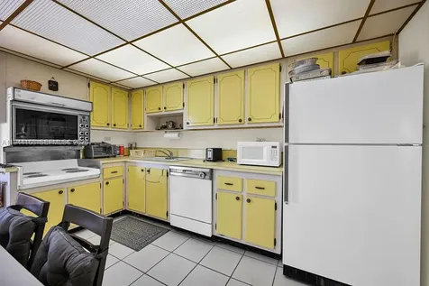 7135 Collins Avenue Miami Beach FL 33141