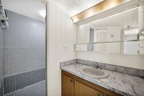 7135 Collins Avenue Miami Beach FL 33141