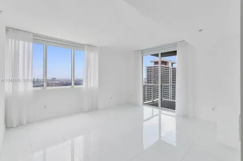 253 NE 2nd Street Miami FL 33132