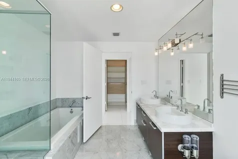 253 NE 2nd Street Miami FL 33132
