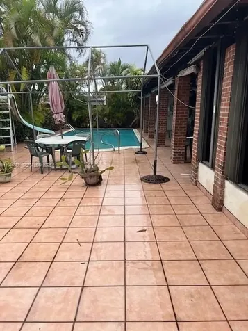 9832 SW 27th Terrace Miami FL 33165