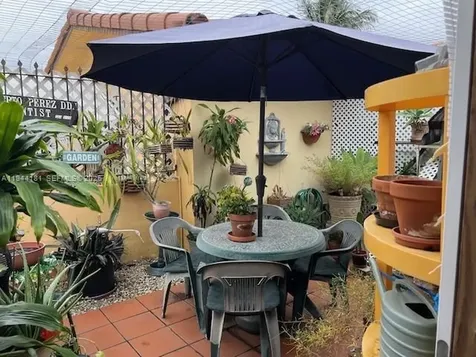 9832 SW 27th Terrace Miami FL 33165