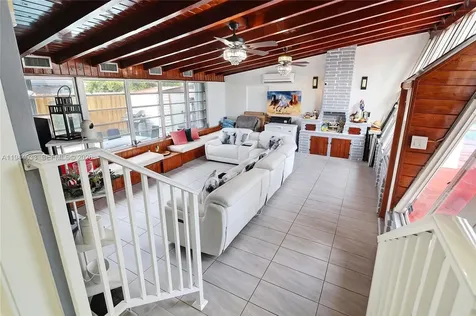 591 SE 5th Street Hialeah FL 33010
