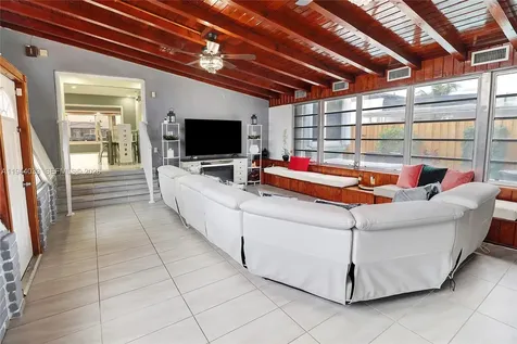591 SE 5th Street Hialeah FL 33010