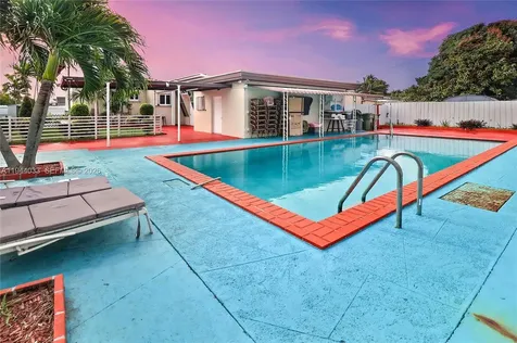 591 SE 5th Street Hialeah FL 33010