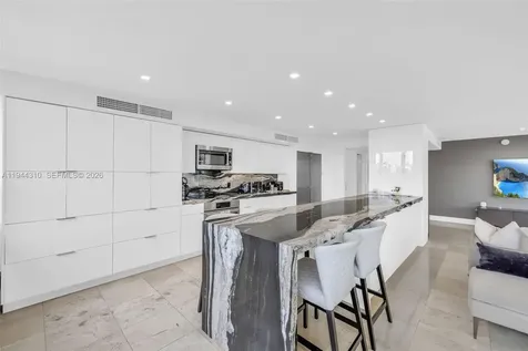 11 Island Avenue Miami Beach FL 33139