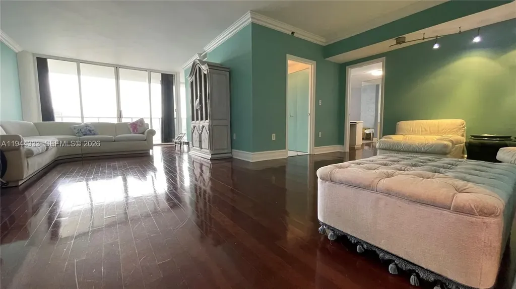 4000 Island Boulevard Aventura FL 33160