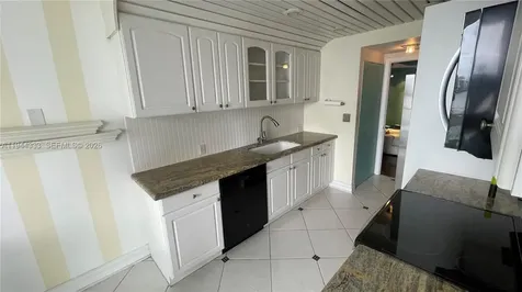 4000 Island Boulevard Aventura FL 33160