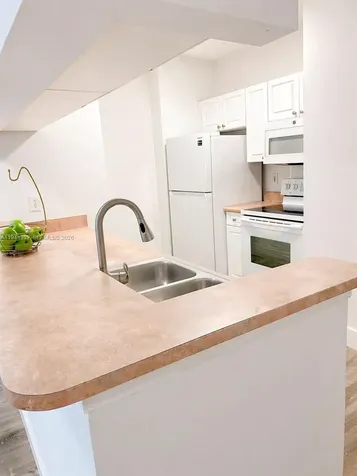 17145 N Bay Road Sunny Isles Beach FL 33160
