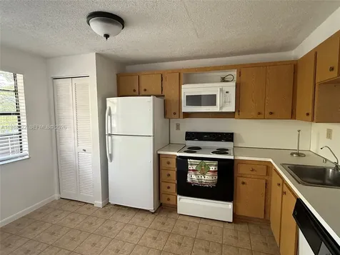 1000 Colony Point Circle Pembroke Pines FL 33026