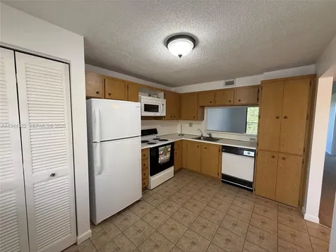 1000 Colony Point Circle Pembroke Pines FL 33026
