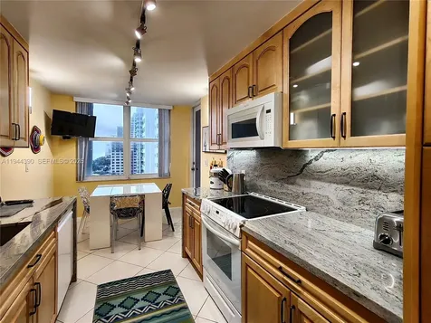 2751 S Ocean Drive Hollywood FL 33019
