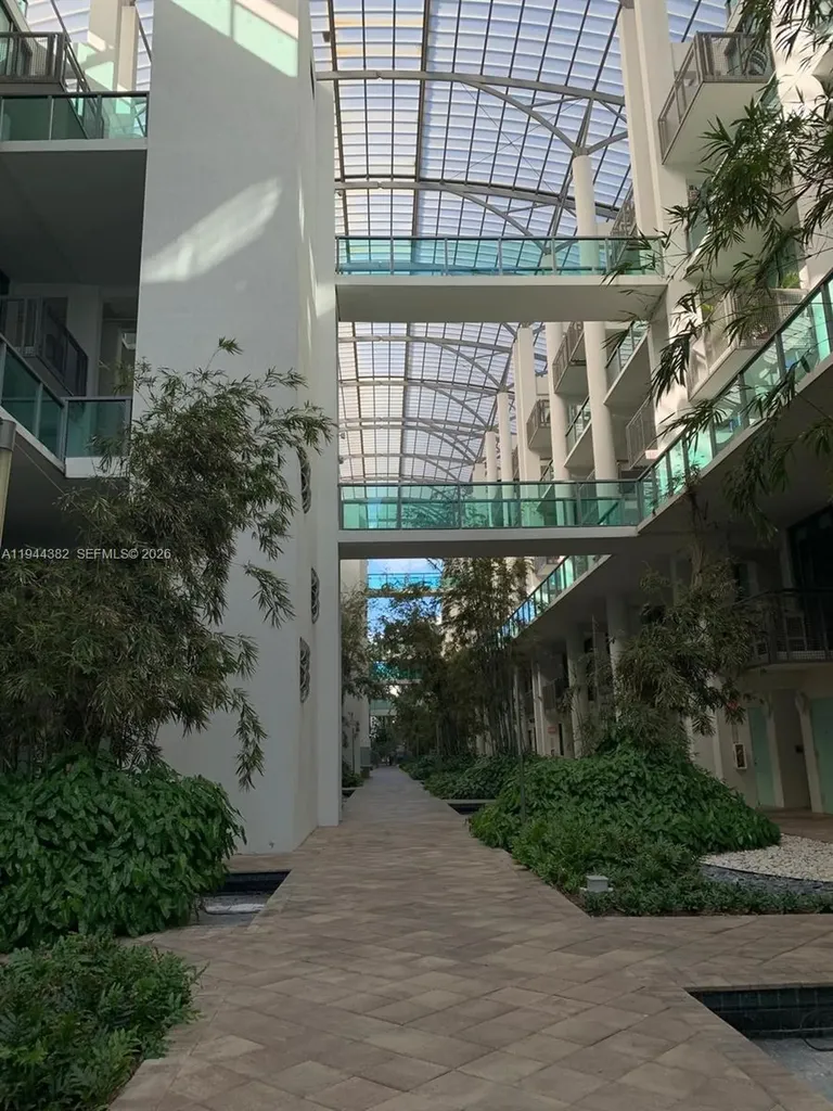 6000 Collins Avenue Unit 136 Miami Beach FL 33140