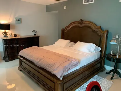 6000 Collins Avenue Unit 136 Miami Beach FL 33140