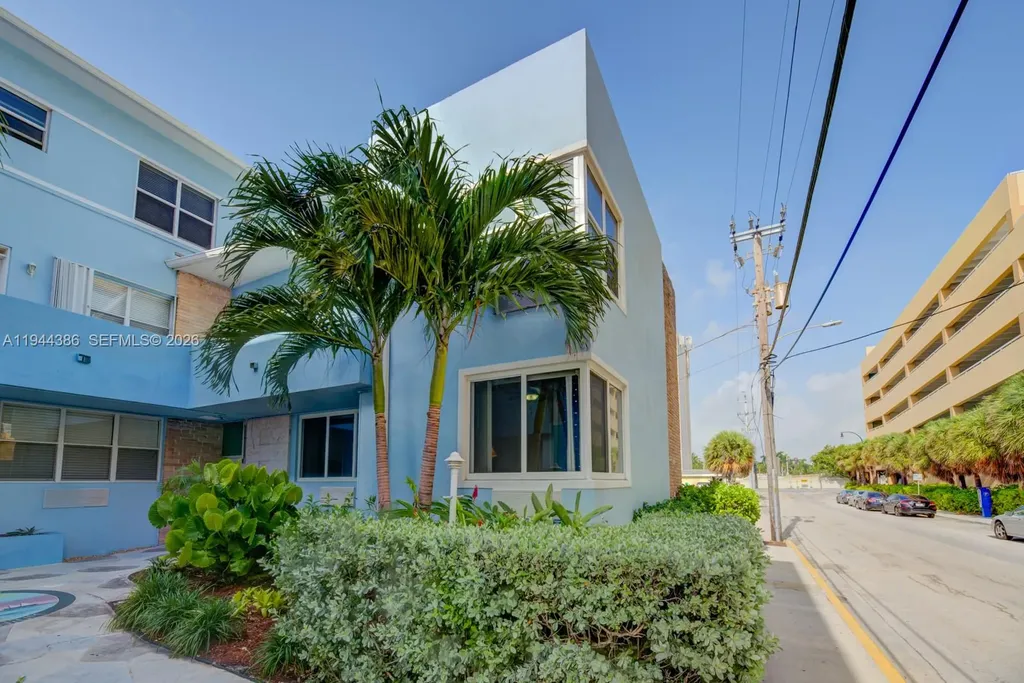 326 Harrison Street Hollywood FL 33019