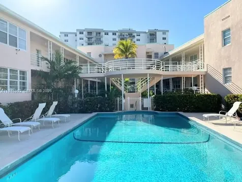 6881 Bay Drive Miami Beach FL 33141