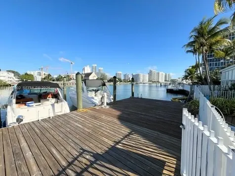 6881 Bay Drive Miami Beach FL 33141
