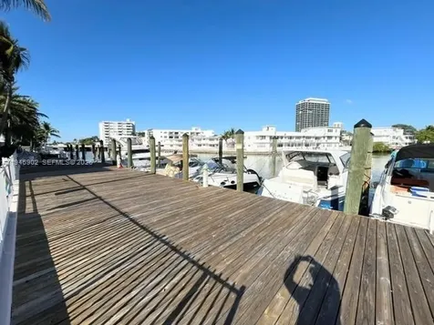 6881 Bay Drive Miami Beach FL 33141