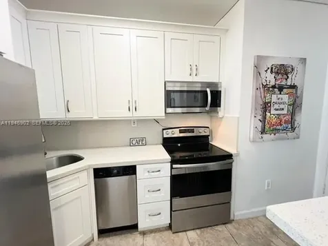 6881 Bay Drive Miami Beach FL 33141