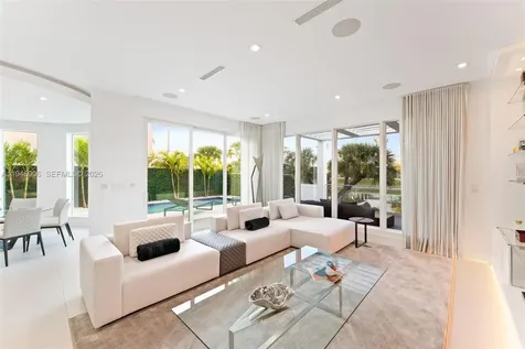 10561 NW 67th Terrace Doral FL 33178