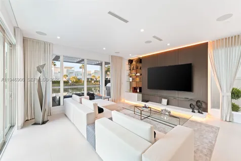 10561 NW 67th Terrace Doral FL 33178