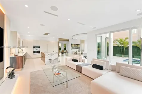 10561 NW 67th Terrace Doral FL 33178