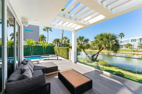 10561 NW 67th Terrace Doral FL 33178