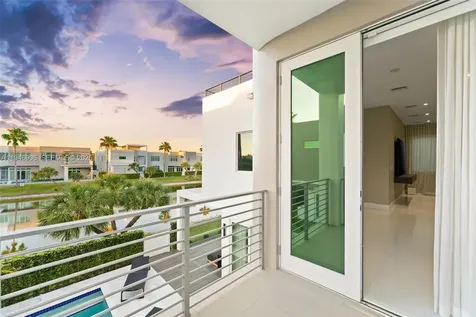 10561 NW 67th Terrace Doral FL 33178
