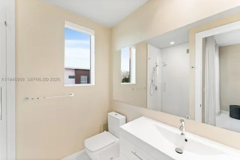 10561 NW 67th Terrace Doral FL 33178