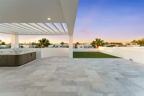10561 NW 67th Terrace Doral FL 33178
