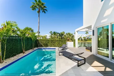 10561 NW 67th Terrace Doral FL 33178