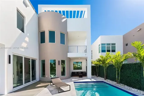 10561 NW 67th Terrace Doral FL 33178
