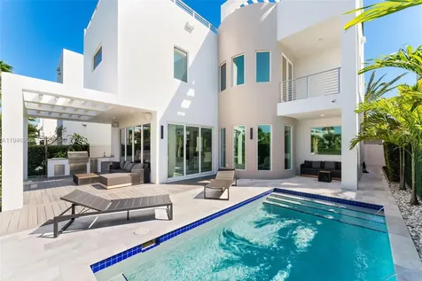 10561 NW 67th Terrace Doral FL 33178