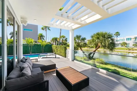 10561 NW 67th Terrace Doral FL 33178
