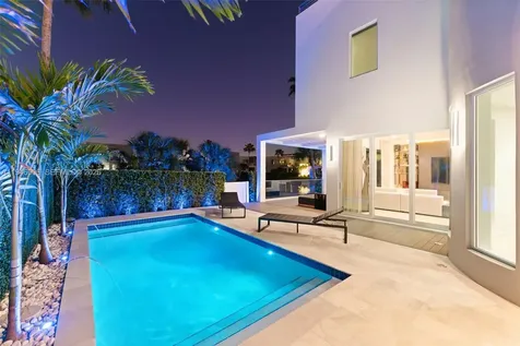 10561 NW 67th Terrace Doral FL 33178