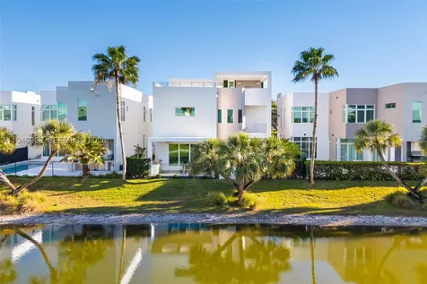 10561 NW 67th Terrace Doral FL 33178