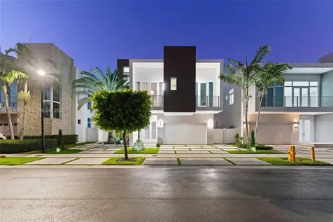 10561 NW 67th Terrace Doral FL 33178