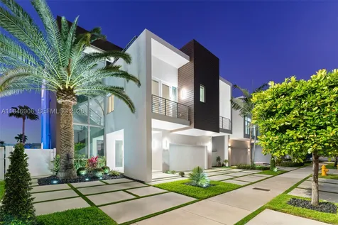 10561 NW 67th Terrace Doral FL 33178