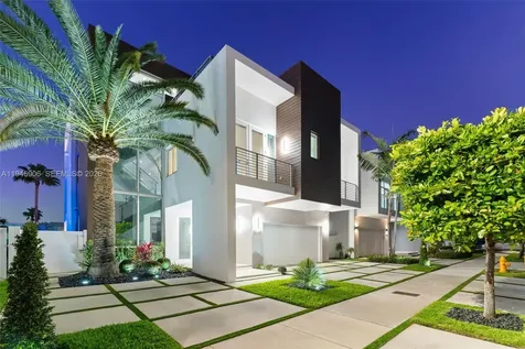 10561 NW 67th Terrace Doral FL 33178