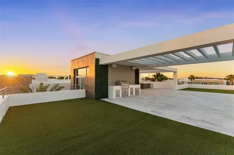 10561 NW 67th Terrace Doral FL 33178
