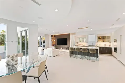 10561 NW 67th Terrace Doral FL 33178